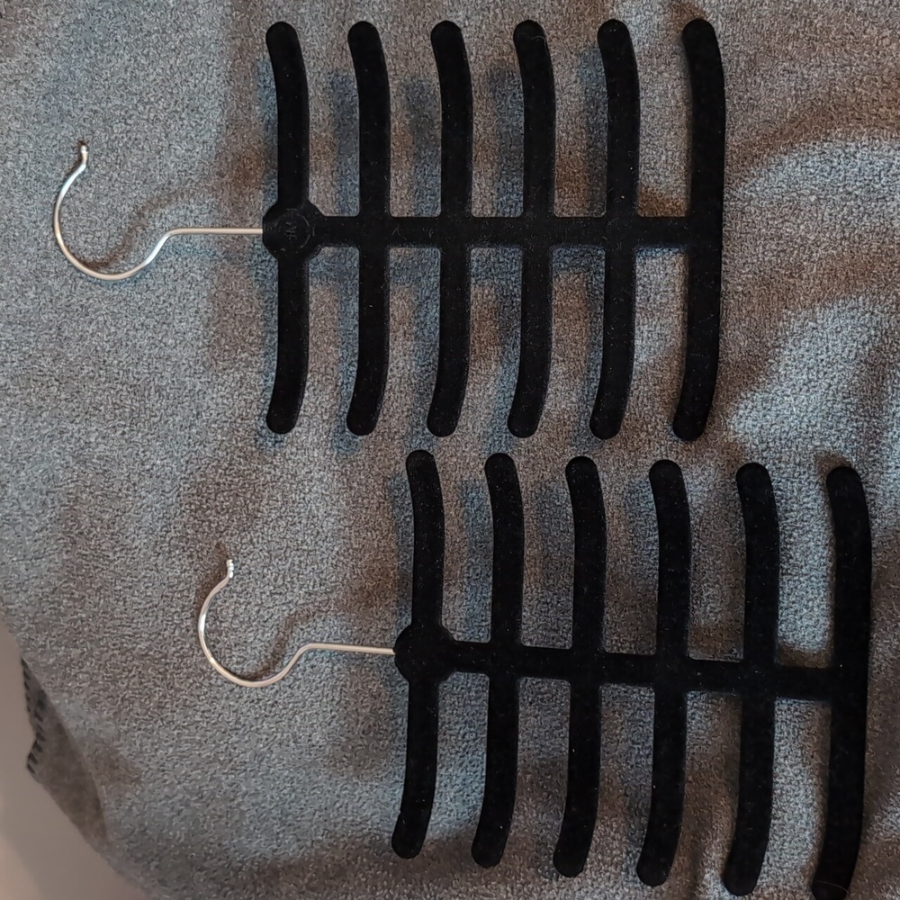 EUC Accessories Hanger